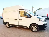 Usado Renault Trafic 140 CV (102 kW) 2015 Blanco Monovolumen