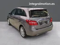 Usado Mercedes B200 156 CV (114 kW) 2017 Gris Utilitario