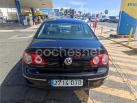 Usado VW Passat Highline 140 CV (102 kW) 2005 Negro Berlina