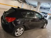 Usado Opel Astra Edition 110 CV (80 kW) 2011 Negro Familiar
