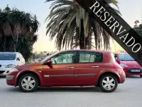 Usado Renault Mégane Dynamique 115 CV (84 kW) 2004 Granate Berlina