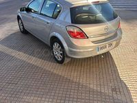 Usado Opel Astra Edition 80 CV (58 kW) 2004 Gris / plata Berlina
