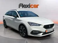 Usado Seat Leon FR 150 CV (110 kW) 2021 Blanco Familiar