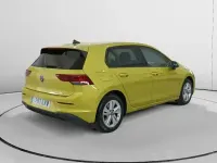 Usado VW Golf VIII Life 150 CV (110 kW) 2020 Amarillo Berlina
