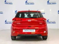 Käytetty Hyundai i20 75 HP (55 kW) 2015 Punainen Sedan