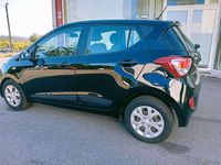 Usado Hyundai i10 Blackline 87 CV (63 kW) 2015 Negro Utilitario