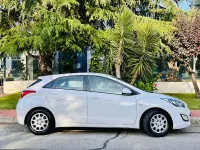 Usado Hyundai i30 100 CV (73 kW) 2014 Blanco Berlina