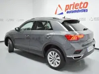 Usado VW T-Roc Advance 115 CV (84 kW) 2021 Gris / plata SUV