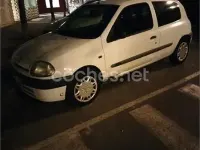 Usado Renault Clio 60 CV (44 kW) 2000 Blanco Berlina