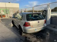 Usado VW Golf IV Highline 130 CV (95 kW) 2002 Gris / plata Berlina