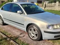 Usado VW Passat Highline 90 CV (66 kW) 1999 Gris / plata Berlina