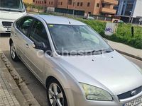Usado Ford Focus Ghia 115 CV (84 kW) 2007 Gris / plata Berlina