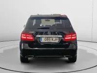 Usado Mercedes B180 109 CV (80 kW) 2018 Negro Utilitario