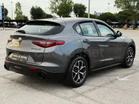 Usado Alfa Romeo Stelvio Sprint 190 CV (139 kW) 2021 Gris / plata SUV