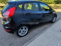 Usado Ford Fiesta Trend 100 CV (73 kW) 2015 Negro Utilitario
