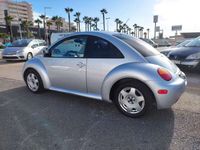 Usado VW Beetle 116 CV (85 kW) 2002 Plateado Utilitario