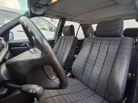 Usado Mercedes 190 109 CV (80 kW) 1990 Azul Berlina