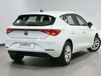 Usado Seat Leon Style 110 CV (80 kW) 2022 Blanco Monovolumen