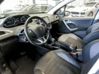 Usado Peugeot 2008 Allure 120 CV (88 kW) 2019 Azul SUV