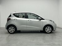 Usado Hyundai i10 67 CV (49 kW) 2018 Gris Utilitario