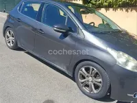 Usado Peugeot 208 Allure 92 CV (67 kW) 2012 Gris / plata Utilitario