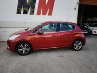 Usado Peugeot 208 Allure 82 CV (60 kW) 2014 Rojo Utilitario