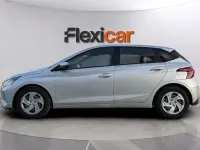 Usado Hyundai i20 84 CV (61 kW) 2022 Gris Utilitario