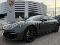Usado Porsche Panamera Platinum Edition 462 CV (339 kW) 2023 Gris / plata Familiar