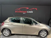 Usado Peugeot 208 Active 92 CV (67 kW) 2012 Beige Utilitario