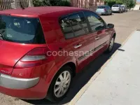 Usado Renault Mégane Dynamique 105 CV (77 kW) 2007 Rojo Berlina