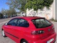 Usado Seat Ibiza Sport 100 CV (73 kW) 2005 Rojo Berlina