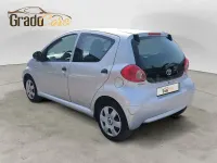 Usado Toyota Aygo 68 CV (50 kW) 2008 Gris / plata Utilitario