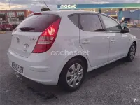 Usado Hyundai i30 Comfort 109 CV (80 kW) 2007 Blanco Utilitario