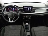 Usado Kia Rio 101 CV (74 kW) 2023 Gris Berlina