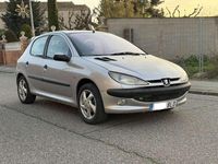 Usado Peugeot 206 69 CV (50 kW) 2001 Gris Utilitario