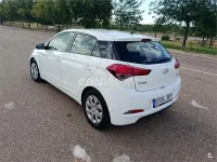 Usado Hyundai i20 84 CV (61 kW) 2015 Blanco Berlina