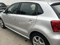 Usado VW Polo Advance 60 CV (44 kW) 2014 Gris / plata Berlina