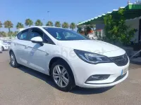 Usado Opel Astra Business 110 CV (80 kW) 2018 Blanco Berlina