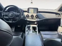 Usado Kia Stinger GT-Line 200 CV (147 kW) 2018 Azul Utilitario