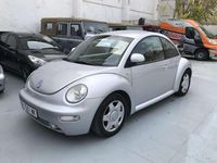 Usado VW Beetle 116 CV (85 kW) 2000 Plateado Utilitario