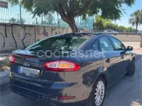 Usado Ford Mondeo Limited 140 CV (102 kW) 2012 Azul Berlina