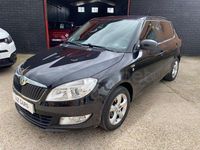 Usado Skoda Fabia Family 75 CV (55 kW) 2011 Negro Berlina