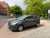 Usado Peugeot 5008 Premium 110 CV (80 kW) 2011 Gris / plata Monovolumen