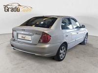 Usado Hyundai Accent 81 CV (59 kW) 2005 Gris / plata Berlina