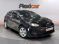 Usado Kia Ceed 136 CV (100 kW) 2023 Negro Utilitario