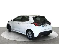 Usado Toyota Yaris Hybrid Active 116 CV (85 kW) 2022 Blanco Berlina