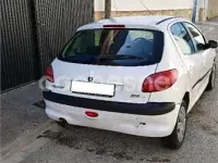 Begagnad Peugeot 206 70 HK (51 kW) 2002 Gul Sedan