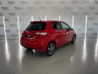 Usado Toyota Yaris Hybrid Active 100 CV (73 kW) 2019 Rojo Utilitario