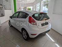Usado Ford Fiesta Trend 100 CV (73 kW) 2015 Blanco Utilitario