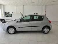 Usado Renault Clio II 70 CV (51 kW) 2009 Gris / plata Berlina